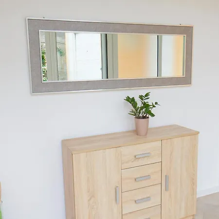Mary - Spacious With Private Pool And Garden Apartment