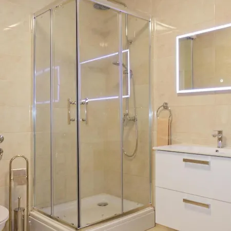 Apartment Mary - Spacious With Private Pool And Garden Kastela