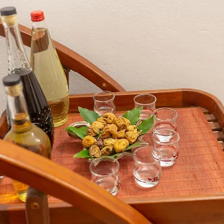 Mary - Spacious With Private Pool And Garden Apartment Kastela