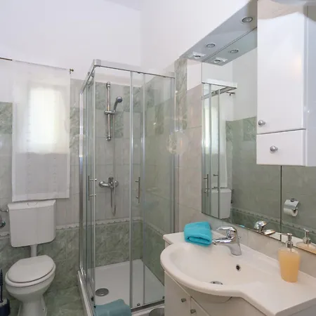 Apartment Mary - Spacious With Private Pool And Garden *