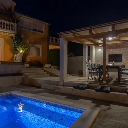 Mary - Spacious With Private Pool And Garden * Kastela